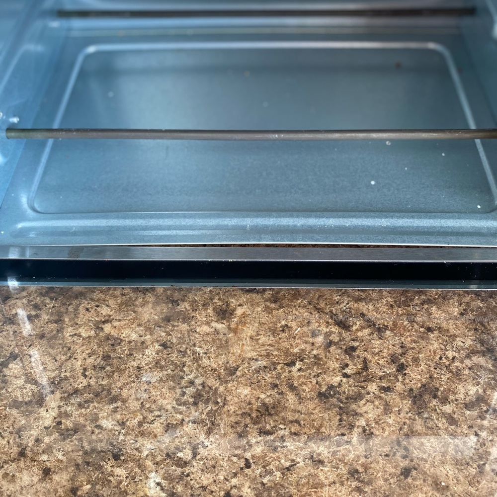 Hamilton Beach Silver‎ Toaster Oven with Black Accents - Picture 11 of 11